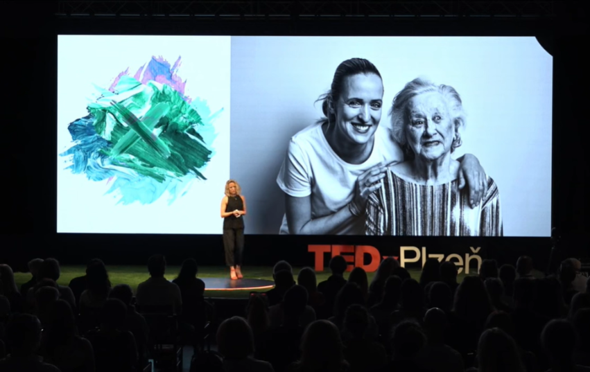 Simona Bagarová vystupuje na TEDx Plzeň